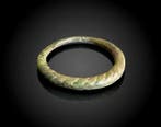Viking periode Brons Bronzen gedraaide ring uit de