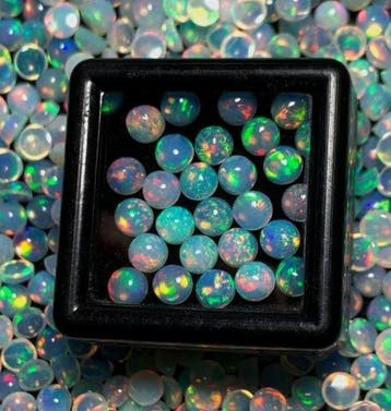 Opaal Cabochon - Hoogte: 4 mm - Breedte: 4 mm- 2 g - (40)