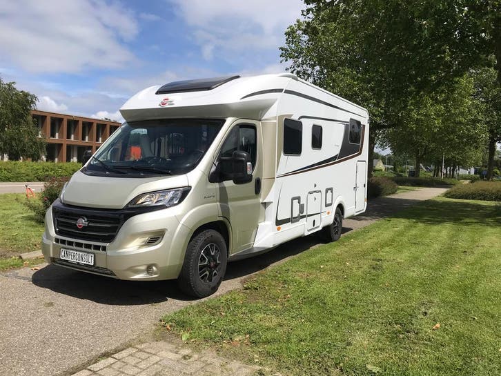 Aanbieding Bürstner Lyseo TD 727 enkele bedden  face to face, Caravans en Kamperen, Campers, Cassettetoilet, Airconditioning, Audio installatie