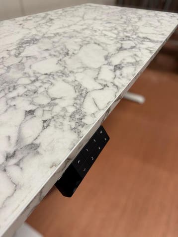 Zit Sta Bureau - Wit Frame - Marmer Bureaublad - Nieuw, Huis en Inrichting, Verzenden, In hoogte verstelbaar, Nieuw