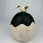Mario Klara (1973) - Opening apple with a bird