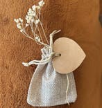 Jute giftbag met hart kaartje, pepermuntjes cala lily, Hobby en Vrije tijd, Verzenden, Nieuw, Feestartikel, Geboorte of Huwelijk