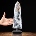 Premium Dendritic Agate Obelisk op decoratieve sokkel -