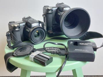 Nikon COOLPIX 5700 & Accessories (MB-E5700 & HR-E5700), Nieuw