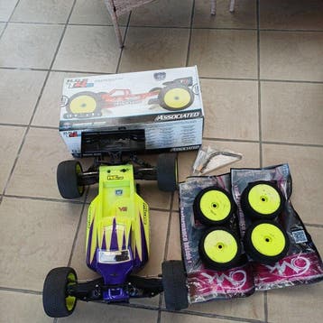 Associated 1:8 - Modelbouwdoos - Associated RC8 T4e Truggy, Nieuw