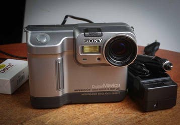 Sony MAVICA MVC-FD83 avec chargeur et batterie neuves, Nieuw