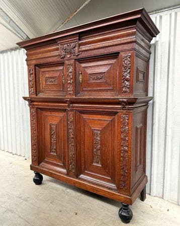 Kast - Zeeuwse kast Panelenkast, kolommenkast, rankenkast,
