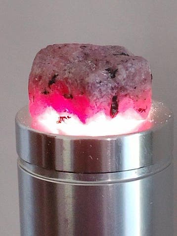 Robijn Ruw - Hoogte: 2.6 cm - Breedte: 2.4 cm- 19.55 g - (1)