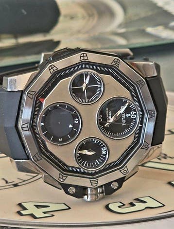 Corum - Corum Admirals Cup Seafender 48 Off-Center, Nieuw