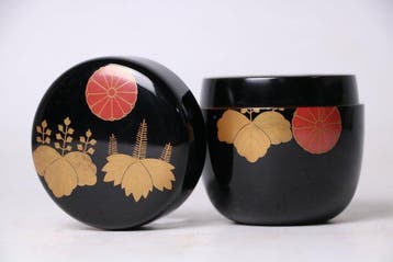 Theekistje / doosje - Hout - Paulownia & Kiku Wapen, Antiek en Kunst