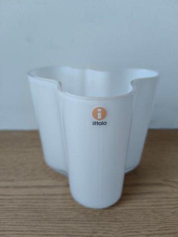 Iittala - Alvar Aalto - Vaas - Opaline glas - Savoy Vaas 95, Antiek en Kunst