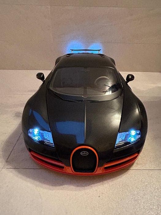 De Agostini 1:8 - Modelauto - Bugatti Veyron, Hobby en Vrije tijd, Modelauto's | 1:5 tot 1:12