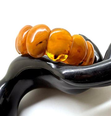 Oud natuurlijk Baltisch amber manchetarmband met hele