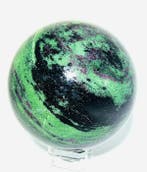 Robijn-zoïsite bol met zwarte biotietinclusies — Ø 111 mm-