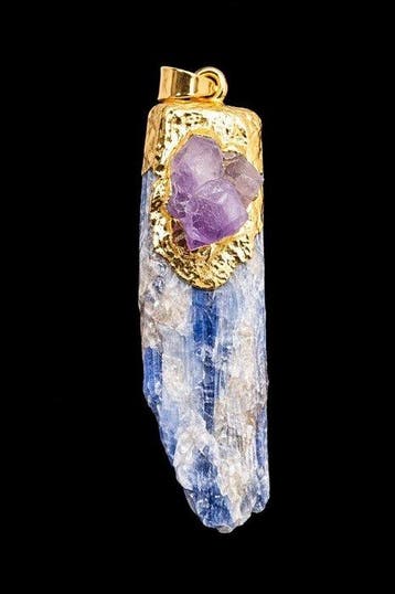 Prachtige blauwe kyaniet en natuurlijke amethist hanger van