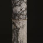 Antieke geaderde wit marmeren zuil in een fijne oude kleur N, Ophalen of Verzenden