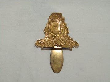 Reliëf, Gancio châtelaine antico bronzo dorato rococò putto, Antiek en Kunst
