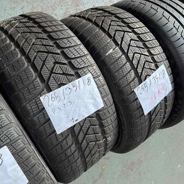 2 x Pirelli Sottozero 3 265-35-18 Winterbanden 7mm, Auto-onderdelen, 18 inch, Gebruikt, 265 mm, Band(en)