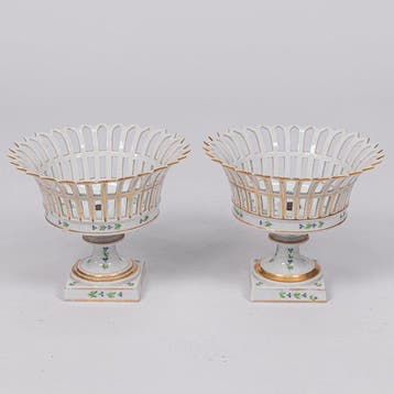 Een paar porseleinen kastanje vazen. Porcelaine de Paris -
