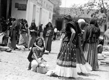 Tina Modotti (1896–1942) - Women in the Market