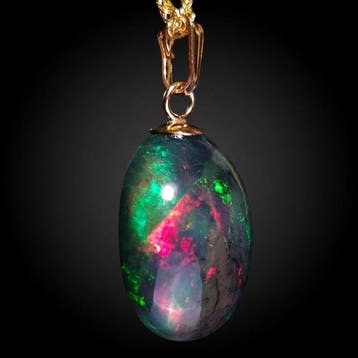 Geen Reserve – 5,25 ct Gerookte Ethiopische opaal met fel