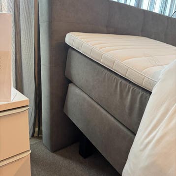 Elektrische Boxspring Stud - Eastborn - 180x200 - Stof Grijs, Huis en Inrichting, Ophalen of Verzenden, Nieuw, Grijs, Modern