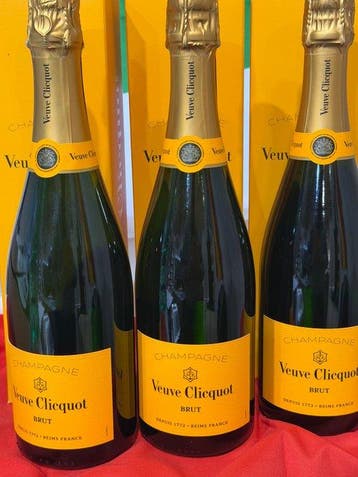 Veuve Clicquot, Yellow Label - Champagne Brut - 3 Flessen, Nieuw