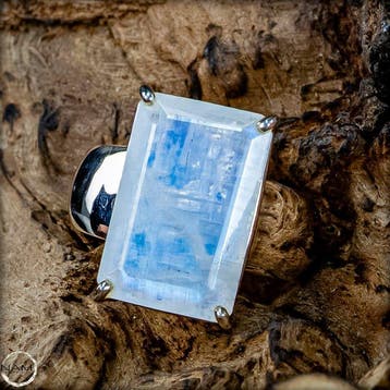 Elegante maansteenring met rechthoekige cabochon –