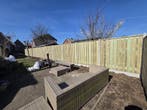 Grenen hout 21 planks schermen met lichtgrijs glad beton, Tuin en Terras, Schuttingen, Nieuw