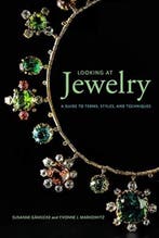 9781606065990 Looking at Jewelry (Looking at series) - A ..., Verzenden, Nieuw, Susanne Gansicke