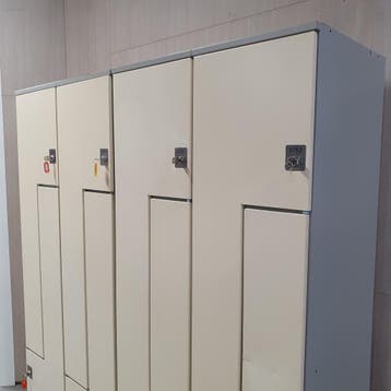 8-deurs Oostwoud ruimte besparende Z-lockerkast - 195x160x50, Huis en Inrichting, Kasten | Lockerkasten, Ophalen of Verzenden