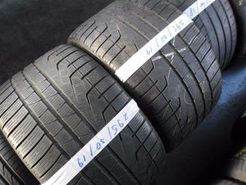 2 x Pirelli Sottozero Winter 240 295-30-19 Winterbanden 5mm, 19 inch, Gebruikt, 295 mm, Band(en)