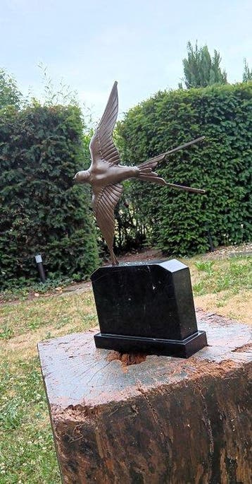 sculptuur, vliegende zwaluw - 47 cm - brons marmer, Antiek en Kunst