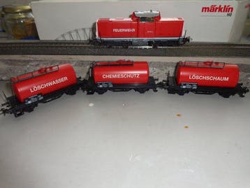 Märklin H0 - Locomotief BR 212 261-2 en 3 tankwagons, Nieuw