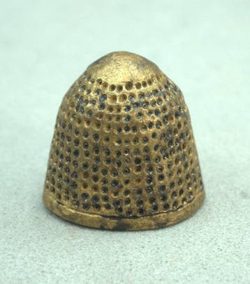 Medieval brass Thimble - 17 mm (Zonder minimumprijs)