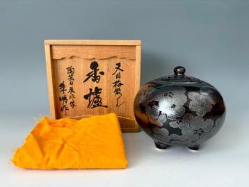 Shumei-gama  (Arita) - Shumei Fujii  (b. 1936) -