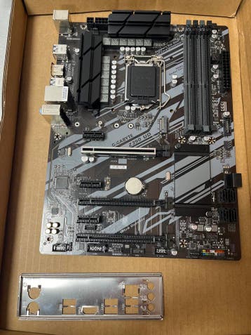 Gigabyte Z390 UD Moederbord, Verzamelen, Ophalen of Verzenden, Nieuw