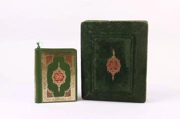 Arabic - Quran Holy Book Green Leather with Velvet Display