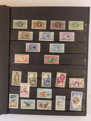 Franse Kolonies klein kavel met oud, Postzegels en Munten, Postzegels | Volle albums en Verzamelingen, Ophalen of Verzenden
