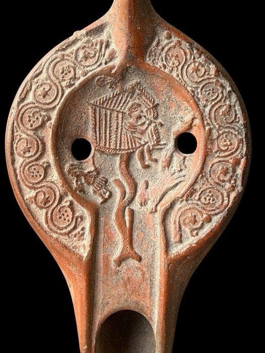 Laat-Romeins / Vroeg-Byzantijns Terracotta Olielamp met een, Verzamelen, Mineralen en Fossielen