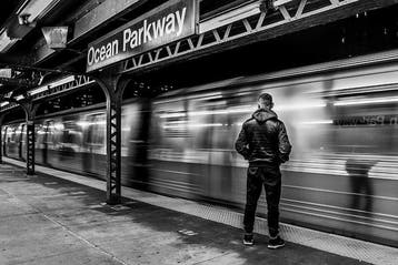 Viktoria Farkas - Subway Solitude - XL, Antiek en Kunst