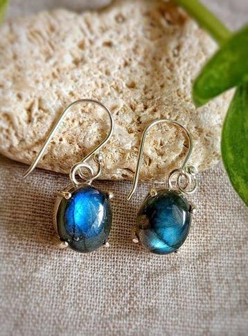Oorbellen met haak van 925 zilver met blauwe labradoriet,