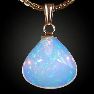 Geen minimumbod – 5,35 ct opaal met stralend blauw en groen