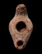 Oud-Romeins Olielamp versierd met een Byzantijns kruis -
