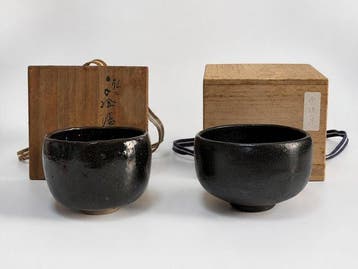 Set van Japanse Shino- en ijzersandaardewerk theebekers, Antiek en Kunst