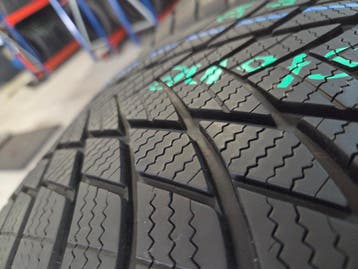 245/45/20 103W AO BRIDGESTONE WINTERBANDEN 6,5MM PROFIEL 2X, Ophalen, Winterbanden, Band(en), Personenwagen