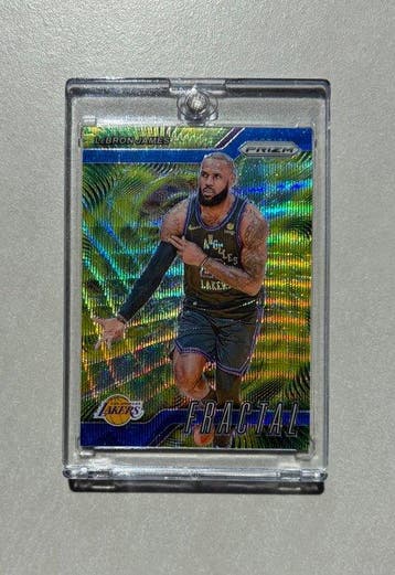 2024/25 Panini Prizm LeBron James Fractal /175 Numbered, Verzamelen, Nieuw