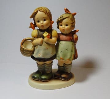 Goebel - M.I. Hummel - Beeldje, Daddys girls - Sisterly, Antiek en Kunst