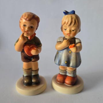 Goebel - Beeldje - Hummel #2050/B - Be Mine - TMK7 & Hummel