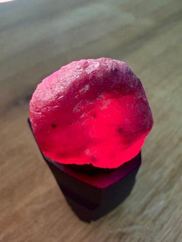 Robijn Echte edelsteen! Indrukwekkende 74,60 ct Mozambique, Verzamelen